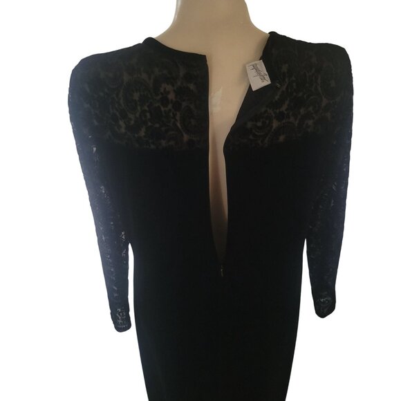 Elegant Black‎ Velvet Evening Gown With Sheer Lace Sleeves & Floral Detail lace - Picture 8 of 10